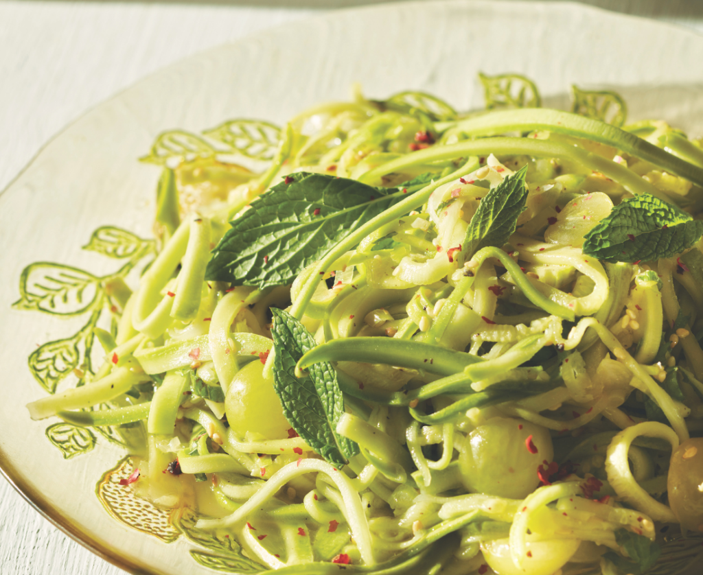 Courgette salad with grapes, mint and sesame seeds Courgette salad with grapes, mint and sesame seeds