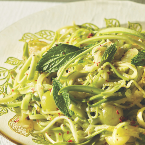 Courgette salad with grapes, mint and sesame seeds