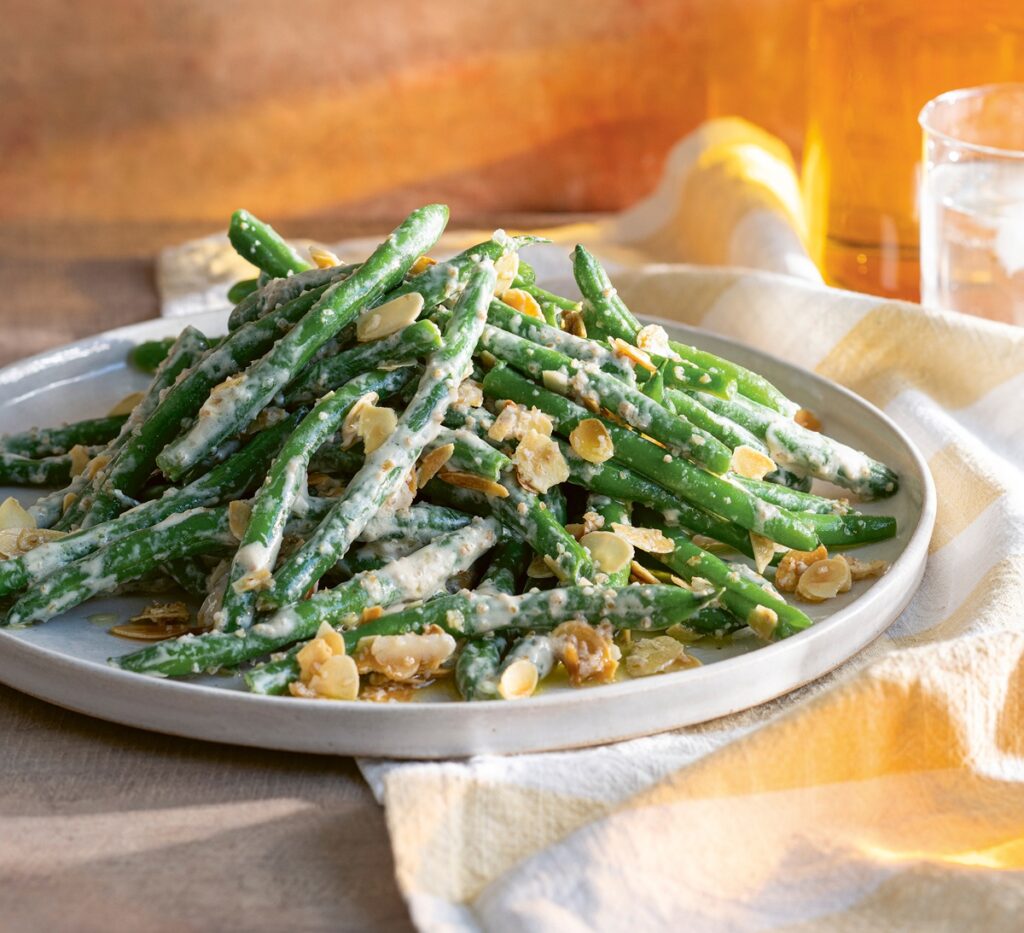 Green bean salad with tahini, burghul and almonds