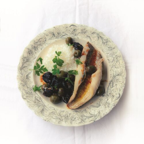 Psari me damaskevmata (Fish fillets with prunes)