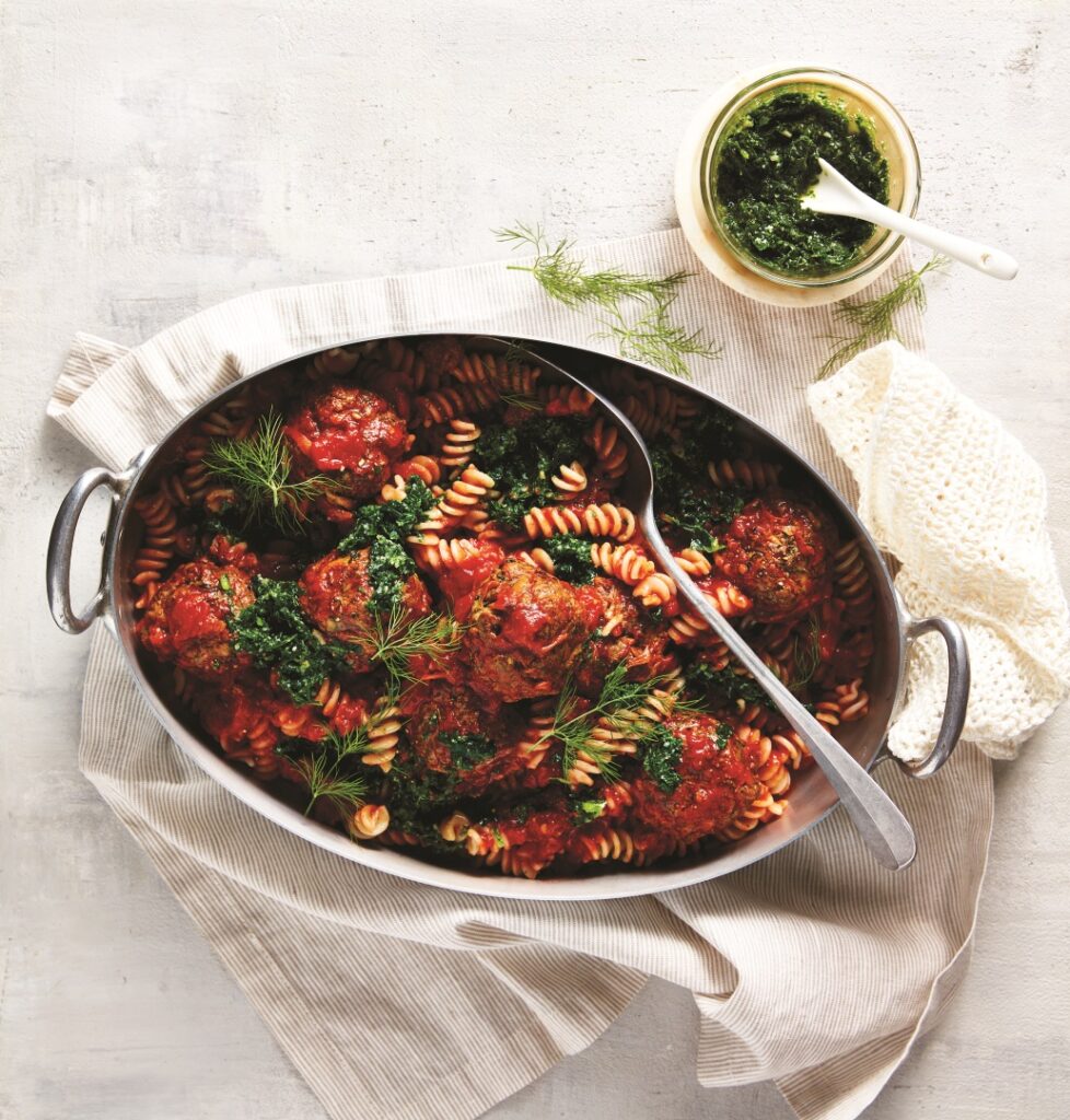 Baked meatballs with kale pesto and spelt pasta